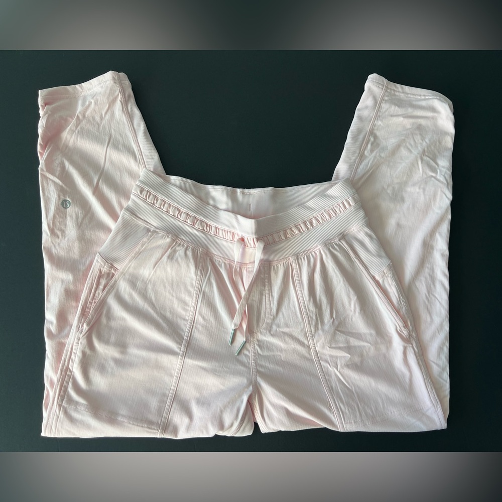 Lululemon  NWOT size 4 dance studio midrise lined crop 25” strawberry milkshake